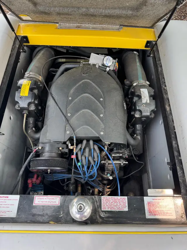 2008 Supreme V220 Surf Boat  in Powerboats & Motorboats in Regina - Image 6