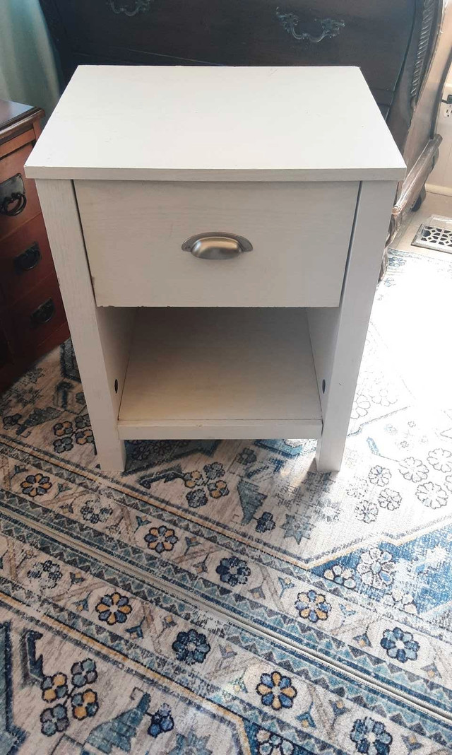 White nightstand with soft close drawer in Dressers & Wardrobes in Brockville - Image 3