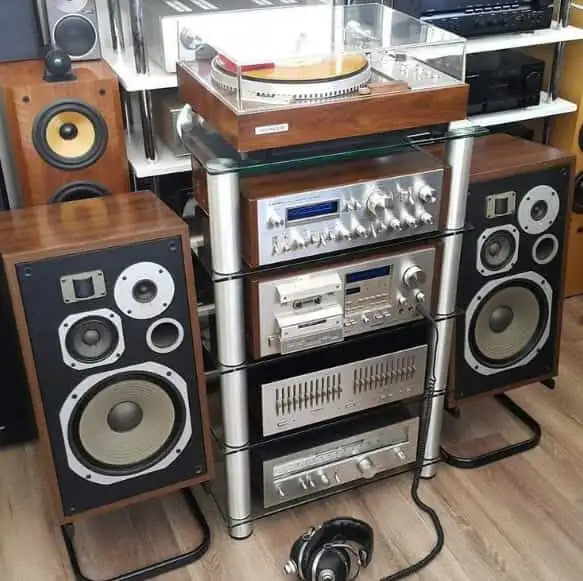 LOOKING TO PURCHASE VINTAGE STEREO GEAR, AMPLIFIERS, REELS ETC in General Electronics in North Bay - Image 2
