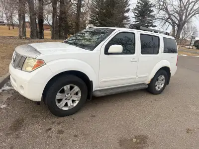 2005 Nissan pathfinder, runs and drives like a tank Lots of power on it 7 seater SUV FULLY LOADED He...