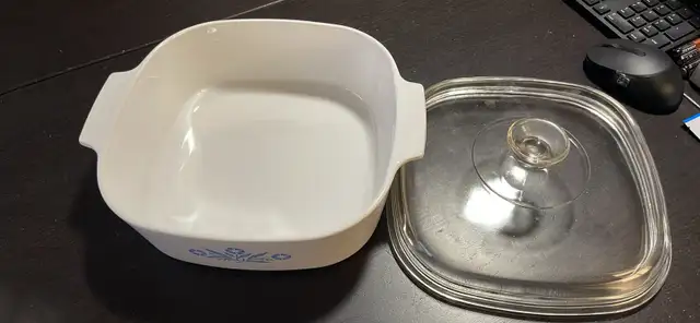Vintage CorningWare Blue Cornflower Casserole Dish in Kitchen & Dining Wares in Mississauga / Peel Region - Image 3