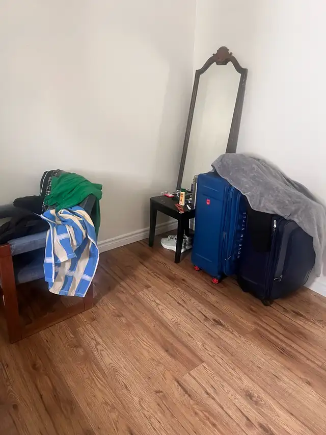 Private room near Fairview mall from July 1st62863325110145122