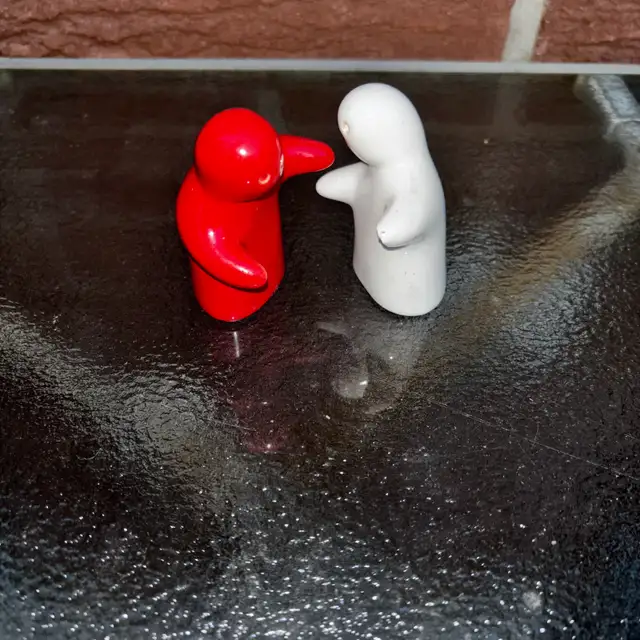 Hugging Ghosts Salt and Pepper Set in Kitchen & Dining Wares in Ottawa - Image 3