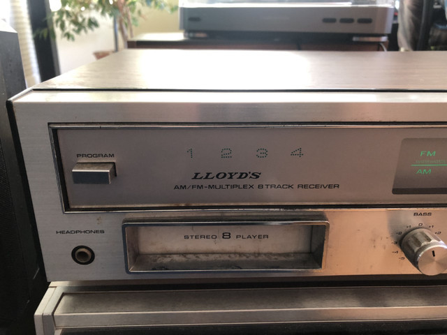 Vintage Lloyds AM/FM 8 Track Player Stereo Receiver Model M946 in Stereo Systems & Home Theatre in City of Toronto - Image 2