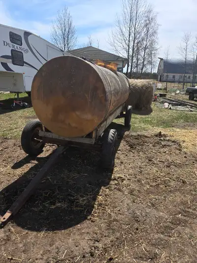 1200 gal tank on older wagon, tires hold air for transport but need replaced, have a set i could thr...