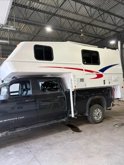 Campeur porté Northern Lite 9.6 Sportsman 2023 Ancien Canadream, excellente condition 1098 kg pour b...