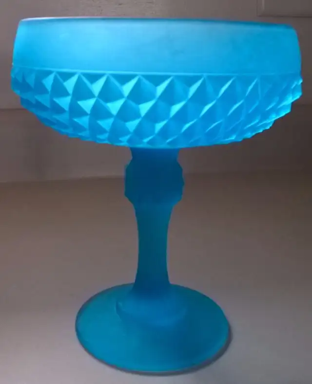 Vintage Indiana Glass Frosted Blue Satin Glass DIAMOND POINT in Arts & Collectibles in Oshawa / Durham Region - Image 2