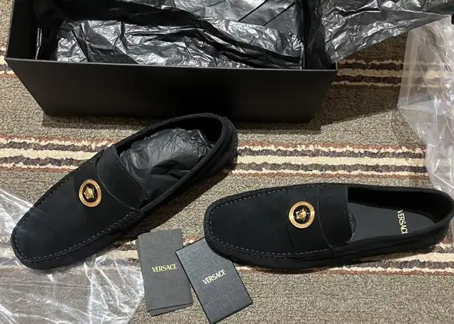 Versace Men Suede Black Shoes in Men's in City of Toronto - Image 7
