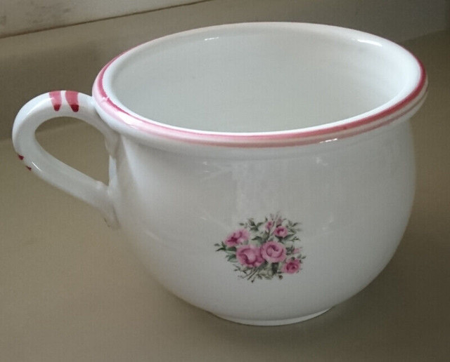 Vintage Original Keramic Cup Flower Pot/ Planter with Pink Roses in Arts & Collectibles in Oshawa / Durham Region - Image 3