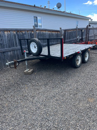 Flat deck utility trailer