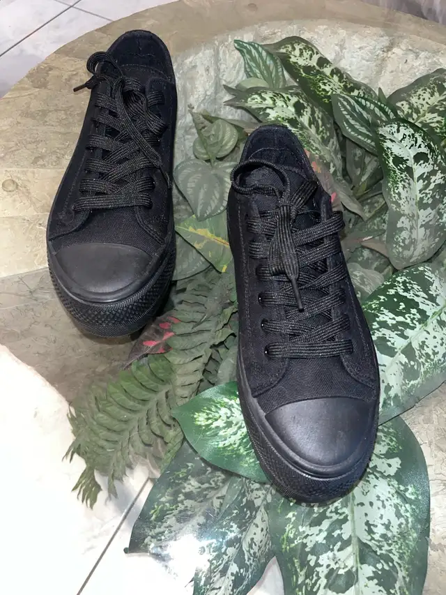 women's shoes in Women's - Shoes in City of Montréal - Image 4