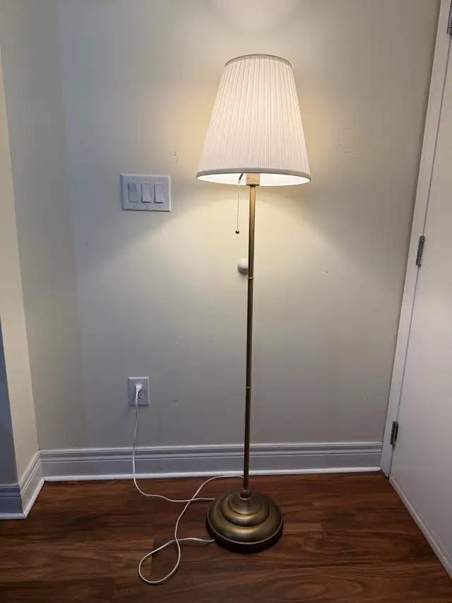 Floor Lamp in Indoor Lighting & Fans in Mississauga / Peel Region - Image 3