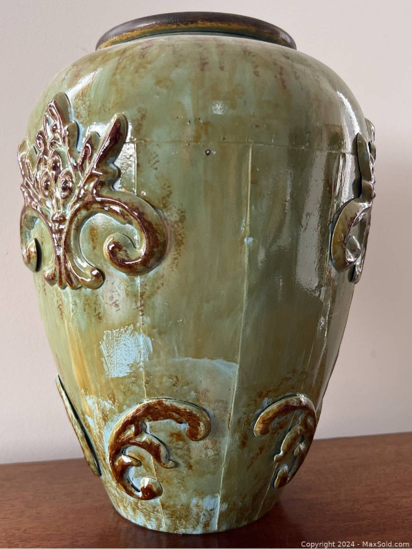 Decorative Metal Vase in Arts & Collectibles in City of Toronto - Image 2