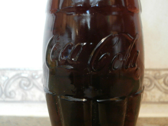COCA COLA FULL EMBOSSED 8 OZ BOTTLE in Arts & Collectibles in St. Catharines - Image 2