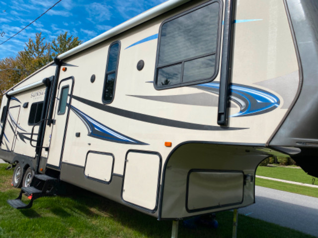 32ft Sunset Trail 5th Wheel in Travel Trailers & Campers in London