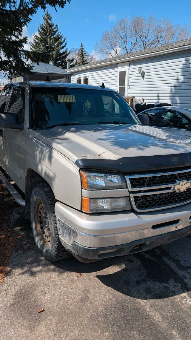 07 Chevy Silverado 1500 for sale in Cars & Trucks in Calgary - Image 3
