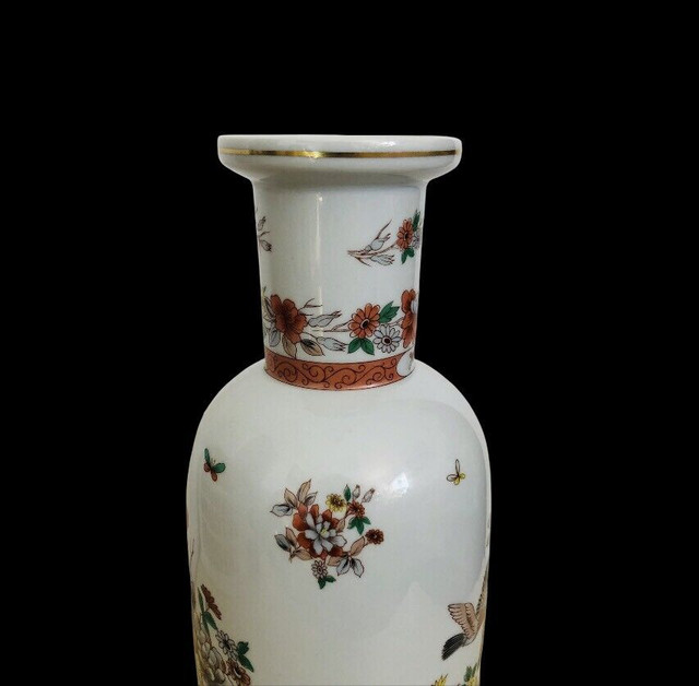 Vintage VISTA ALEGRE Portugal, 12.5” tall vase, Magnolia flowers in Arts & Collectibles in Oshawa / Durham Region - Image 3
