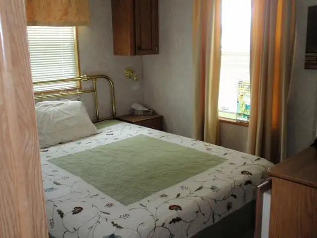 Stunning Waterfront Sherkston Shores Cottage with low fees. in Houses for Sale in St. Catharines - Image 6