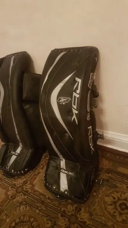 Reebox RBK 6K  JR 29" 74cm Goalie pads in Hockey in Markham / York Region - Image 3