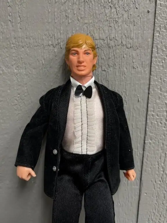 WAYNE GRETZKY FASHIONISTA KEN BARBIE DOLL in Arts & Collectibles in Mississauga / Peel Region - Image 3