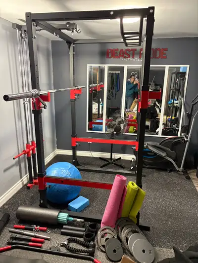 Complete Home Gym, bought in 2021. Used semi-regularly for approx. 1 year, so everything is in almos...