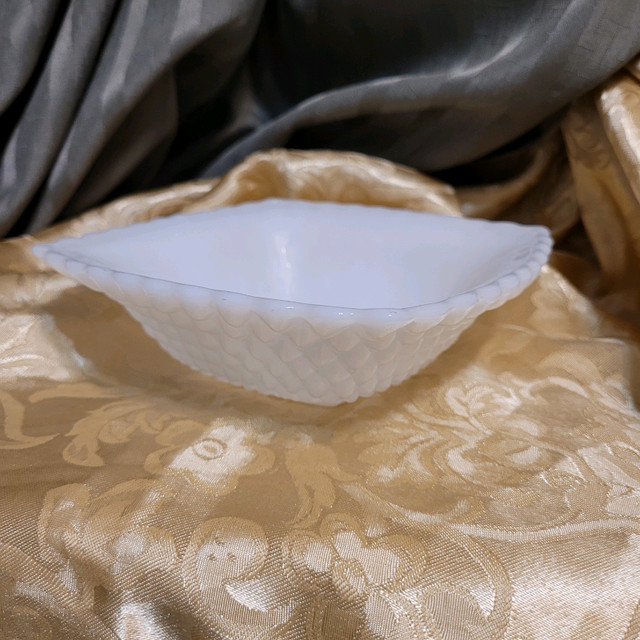 6 1/2" SQUARE X 2" DEEP WHITE MILK GLASS in Arts & Collectibles in Markham / York Region - Image 3