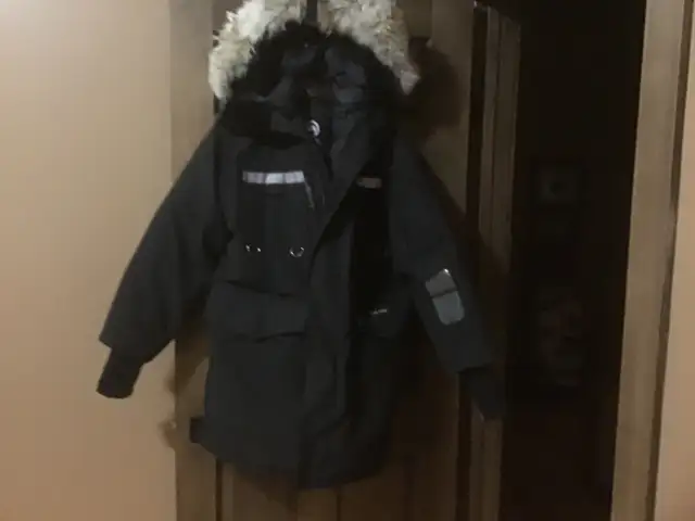 Canada Goose Resolute in Men's in St. Albert - Image 2