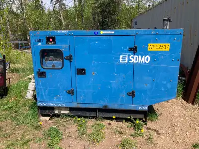 2005 SDMO diesel generator with John Deere 4.5L engine 60kw rating. 120/208V Has 120V, 30amp 250V, 2...