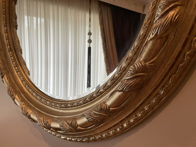 Luxury Gold Frame Round Mirror in Home Décor & Accents in Mississauga / Peel Region - Image 3