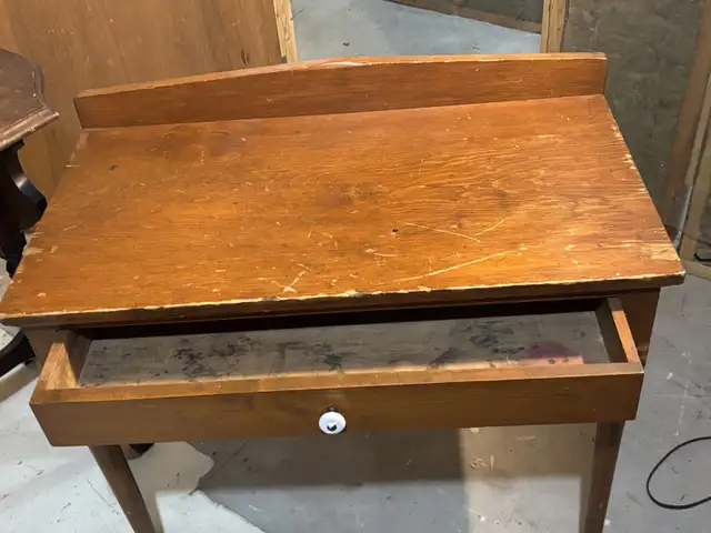 Assorted tables in Home Décor & Accents in Trenton - Image 5