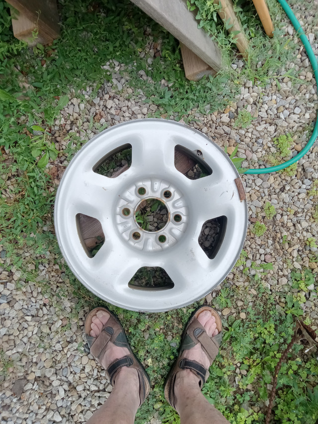 3 Truck rims for Ford F150, six hole, 17 inch, little rust in Auto Body Parts in Guelph - Image 2