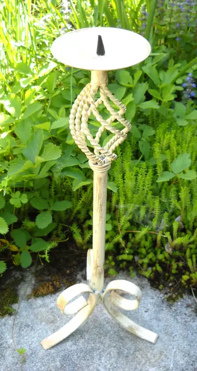 CHANDELIERS SUR PIED (3$ chacun), View more