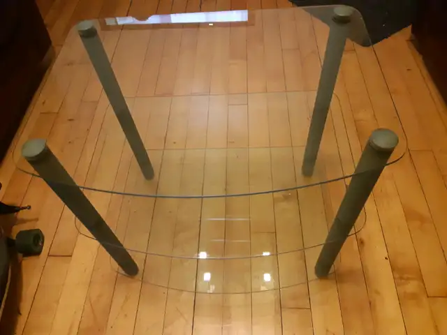 Table en verre 3 étages  $65 in Coffee Tables in City of Montréal - Image 2