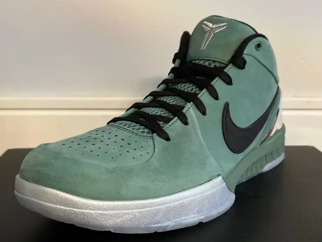 DS Nike Kobe 4 IV Protro Girl Dad Suede Bicoastal Size 10+10.5 in Men's Shoes in City of Toronto - Image 3