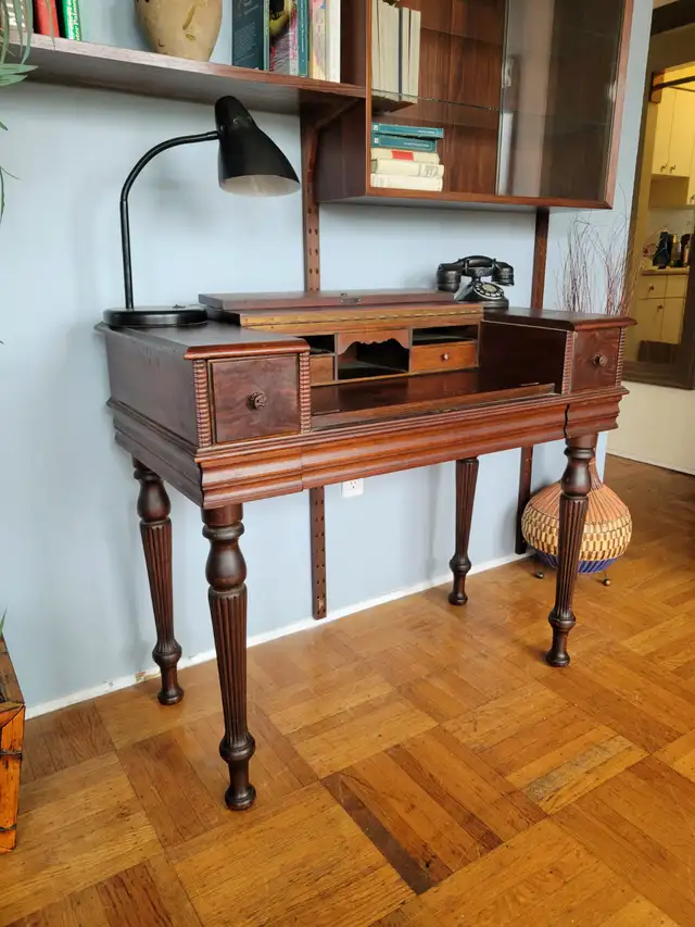 Antique Victorian Mahogany Secretary Desk in Desks in Downtown-West End - Image 2