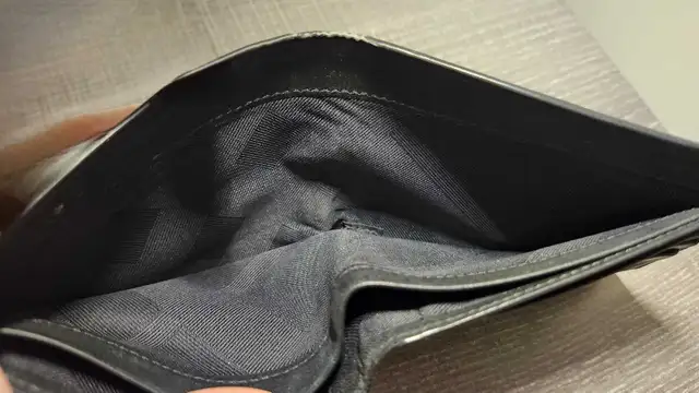 Burberry Men Leather Wallet in Men's in Markham / York Region - Image 6
