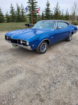 1968 Oldsmobile Cutlass Holiday coupe