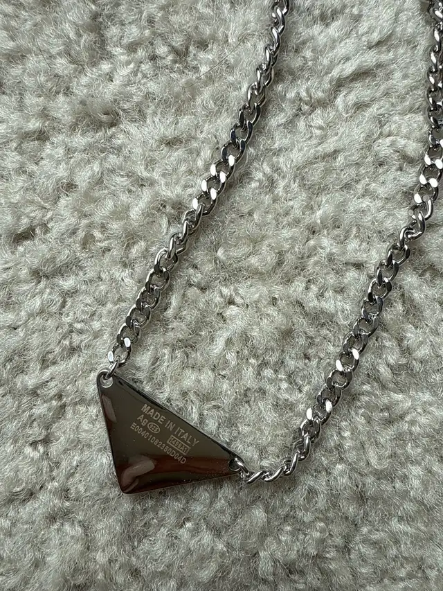PRADA necklace  in Jewellery & Watches in City of Toronto - Image 4
