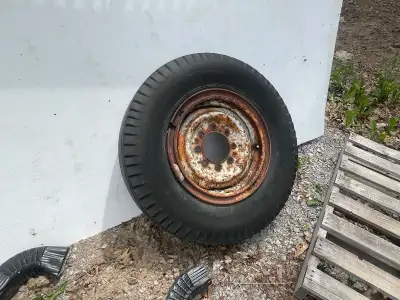 Split Rim 8 bolt. Only 1 Rim