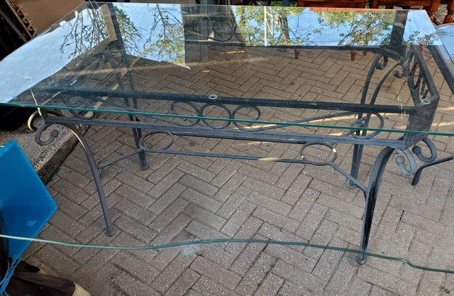 Table de patio en fer forgé et verre dans Mobilier pour terrasse et jardin  à Laval/Rive Nord - Image 4