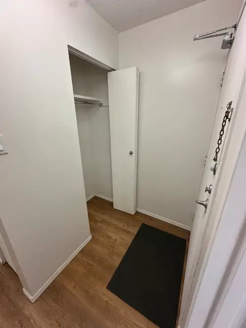 located only minutes from Corydon & Osborne Village. This bright, sunny & spacious one bedroom is lo...