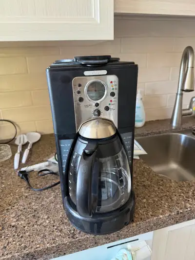 ster 12-cup programmable coffee maker in good working condition. Features a digital clock/timer, del...