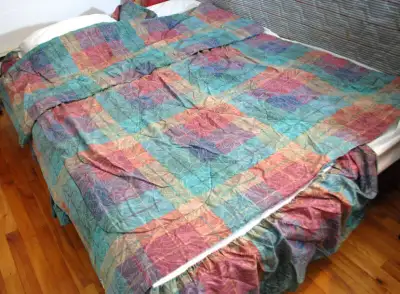 Couvre-lit, douillette usagés simple (single bed cover), View more