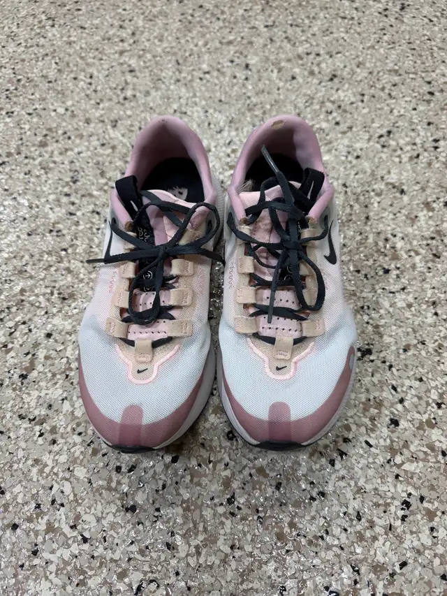 Nike shoes in Women's - Shoes in Edmonton - Image 2