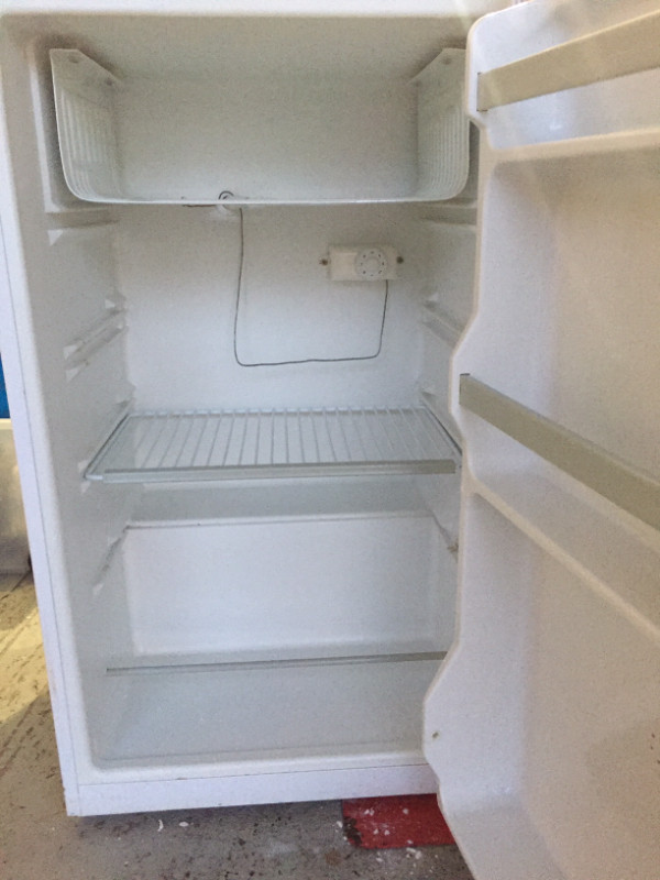Mini Fridge in Refrigerators in Thompson - Image 4