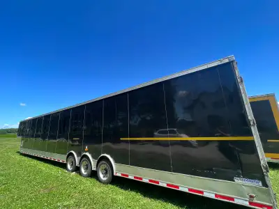 53ft enclosed trailer 5th wheel trailer. With ramp inside so you can take advantage of the full leng...