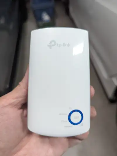 Easy Wi-Fi Extension Flexible Placement 300Mbps Universal Wi-Fi Range Extender TL-WA850RE Boost Your...