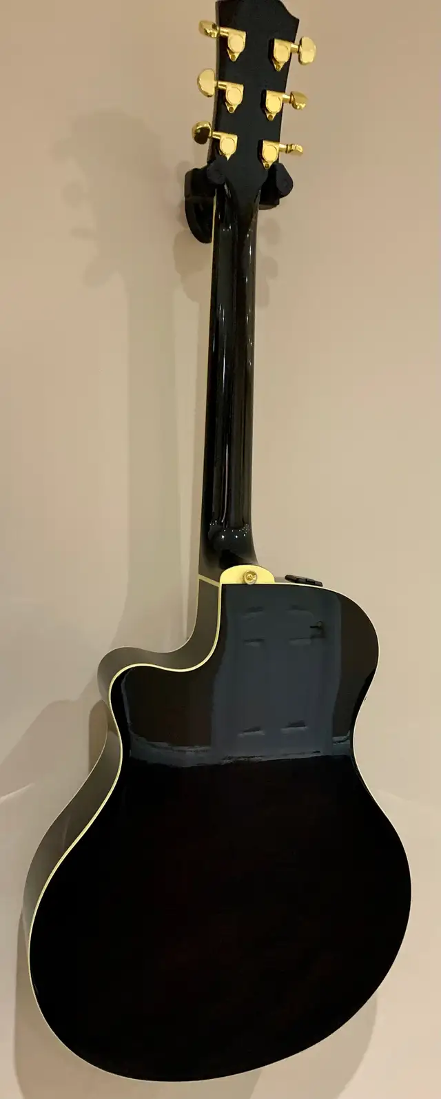 Yamaha apx900 MBL acoustic / electric guitar with hard case in Guitars in Markham / York Region - Image 8