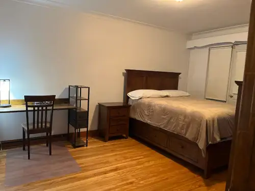Room in a Nice fully furnished - Metro Fabre Located on Rosemont-La-Petite-Patrie, 3-minute walk fro...
