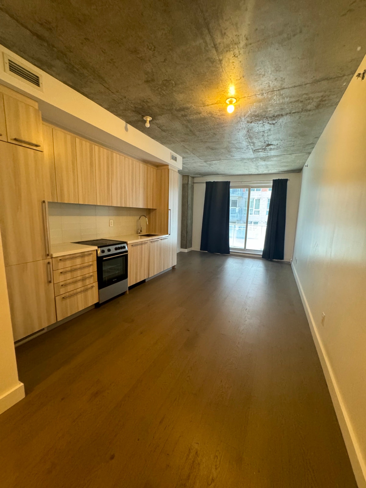Montreal Downtown Near McGill, Concordia, 2 ½ for rent — photo 2